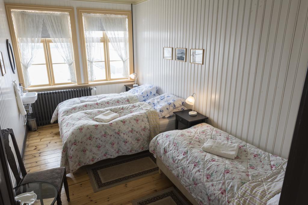 Einarshusid Guesthouse Bolungarvík Szoba fotó
